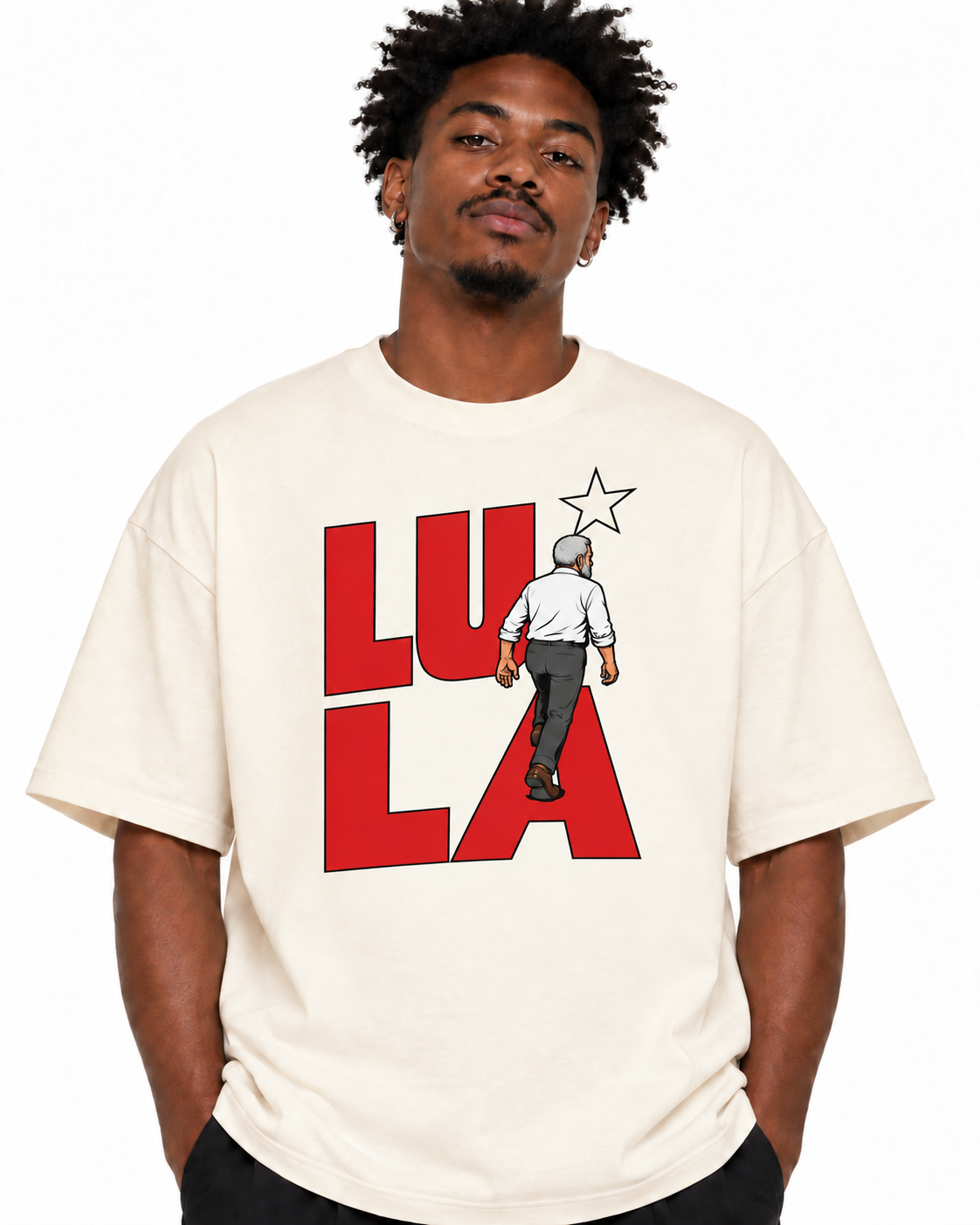 Modelo vestindo a camiseta Lula no Caminho